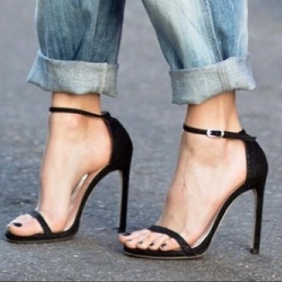 Stuart Weitzman Shoes - Stuart Weitzman nudist heel! Comes w/box & duster